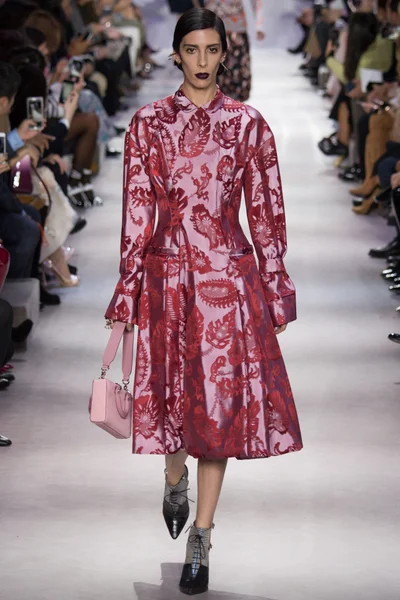Look 18